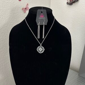 Paparazzi Silver Star Pendant Necklace Set